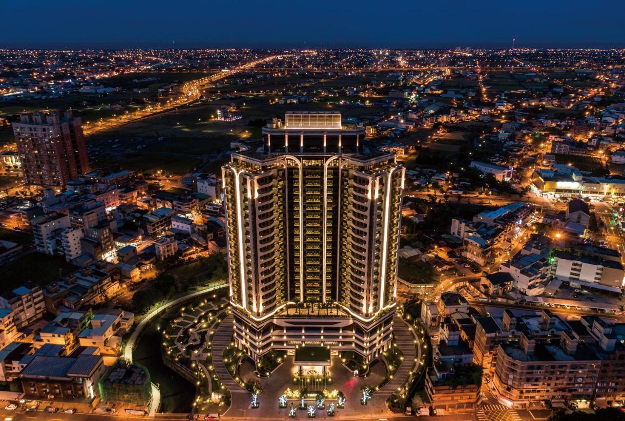 Cuncyue Hot Spring Resort 羅東鎮 エクステリア 写真 The hotel at night